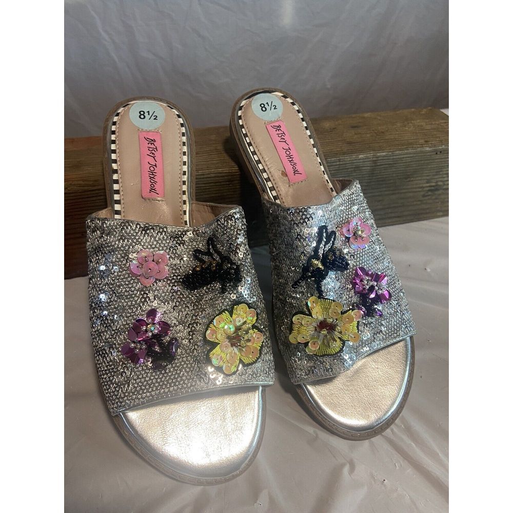 Women's Betsey Johnson Zorro Bees & Flowers Sequin W/ 3-D Effect Slides-Size 8.5